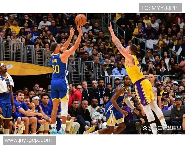 湖人逆转热火精彩对决展现球队韧性与战术智慧的巅峰之战